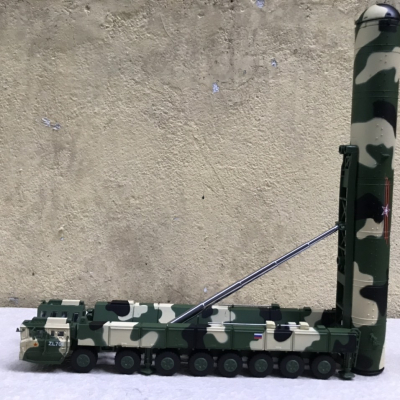 Mô hình Tên lửa đạn đảo liên lục địa Topol-M tỷ lệ 1:64