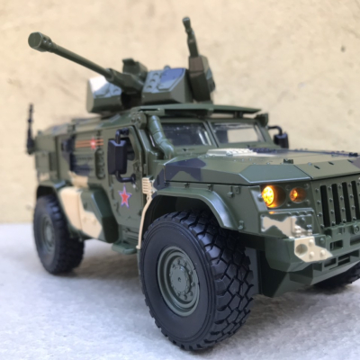 Mô hình xe quân sự Bọc thép Typhoon VDV Nga tỷ lệ 1:32