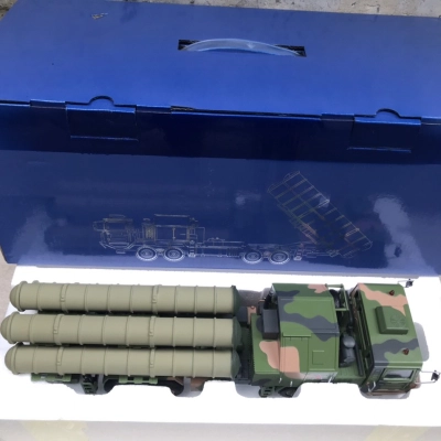 Mô hình xe quân sự Tổ hợp phòng không S-400 Triumf  tỷ lệ 1:30