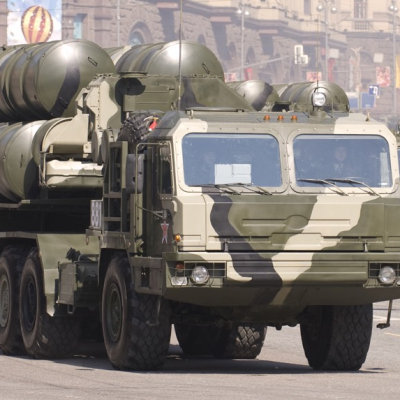 Mô hình xe quân sự Tổ hợp phòng không S-400 Triumf  tỷ lệ 1:30