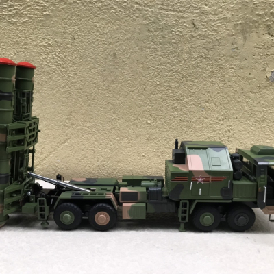 Mô hình xe quân sự Tổ hợp phòng không S-400 Triumf tỷ lệ 1:32