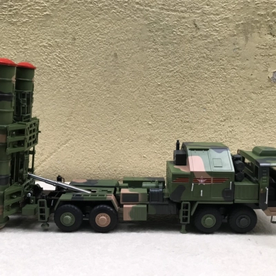 Mô hình xe quân sự Tổ hợp phòng không S-400 Triumf tỷ lệ 1:32