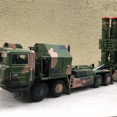 Mô hình xe quân sự Tổ hợp phòng không S-400 Triumf tỷ lệ 1:32
