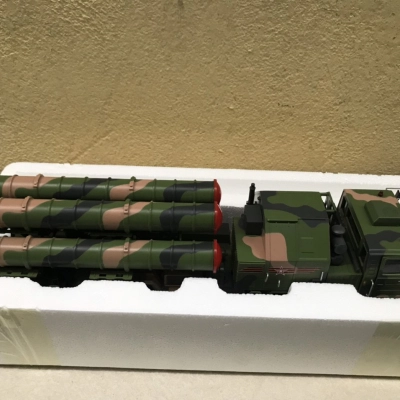 Mô hình xe quân sự Tổ hợp phòng không S-400 Triumf tỷ lệ 1:32