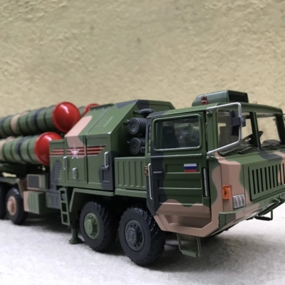 Mô hình xe quân sự Tổ hợp phòng không S-400 Triumf tỷ lệ 1:32