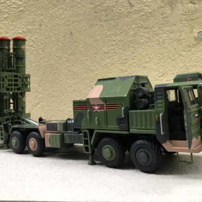 Mô hình xe quân sự Tổ hợp phòng không S-400 Triumf tỷ lệ 1:32