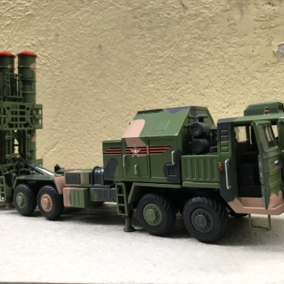 Mô hình xe quân sự Tổ hợp phòng không S-400 Triumf tỷ lệ 1:32