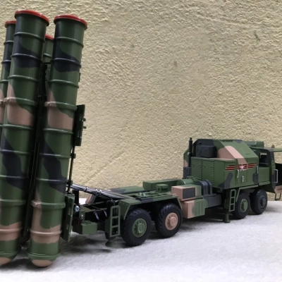 Mô hình xe quân sự Tổ hợp phòng không S-400 Triumf tỷ lệ 1:32