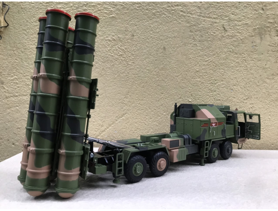 Mô hình xe quân sự Tổ hợp phòng không S-400 Triumf tỷ lệ 1:32 Mô hình xe quân sự Tổ hợp phòng không S-400 Triumf tỷ lệ 1:32
