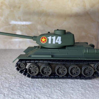 ​Mô hình xe TANK T34-114 Việt Nam kỹ Niệm 80 năm 2-9 tỷ lệ 1:43