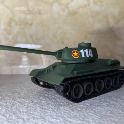 ​Mô hình xe TANK T34-114 Việt Nam kỹ Niệm 80 năm 2-9 tỷ lệ 1:43