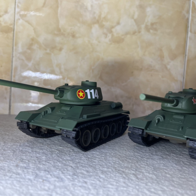 ​Mô hình xe TANK T34-114 Việt Nam kỹ Niệm 80 năm 2-9 tỷ lệ 1:43