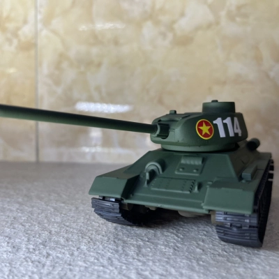 ​Mô hình xe TANK T34-114 Việt Nam kỹ Niệm 80 năm 2-9 tỷ lệ 1:43