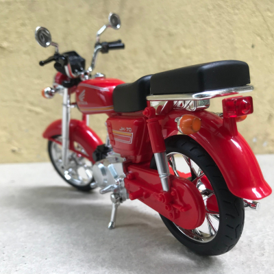 Mô hình xe máy Honda CD-70 tỷ lệ 1:12