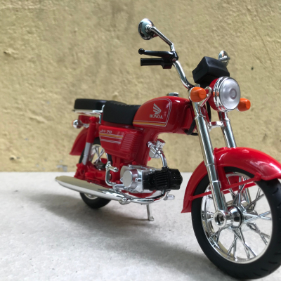 Mô hình xe máy Honda CD-70 tỷ lệ 1:12