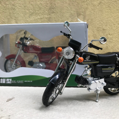Mô hình xe máy Honda CD-70 tỷ lệ 1:12