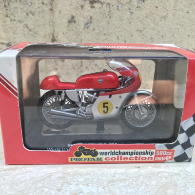 Mô hình xe mô tô cổ MV AGUSTA. 4cil. 500cc tỷ lệ 1:22