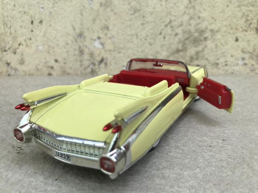 ​Mô hình xe cổ CADILLAC Eldorado 1959 tỷ lệ 1:32