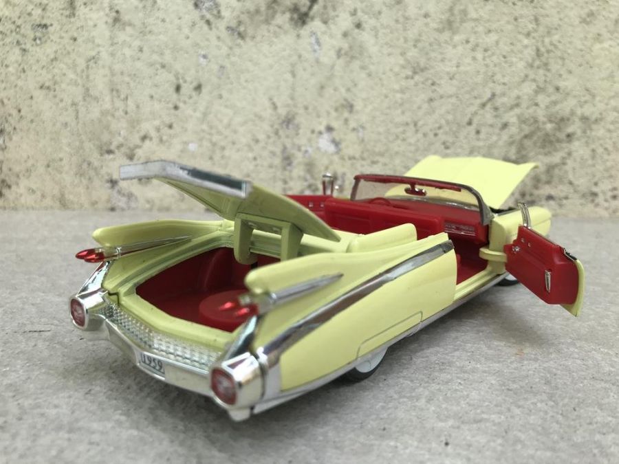 ​Mô hình xe cổ CADILLAC Eldorado 1959 tỷ lệ 1:32