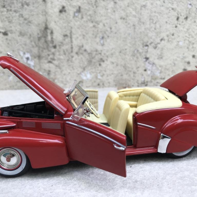 Mô hình xe cổ Cadillac Series 62 1940 tỷ lệ 1:32