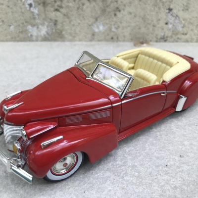 Mô hình xe cổ Cadillac Series 62 1940 tỷ lệ 1:32