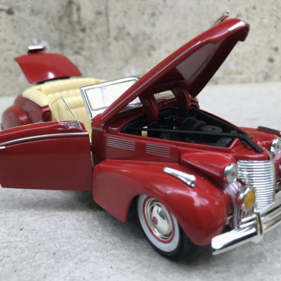 Mô hình xe cổ Cadillac Series 62 1940 tỷ lệ 1:32