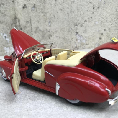 Mô hình xe cổ Cadillac Series 62 1940 tỷ lệ 1:32