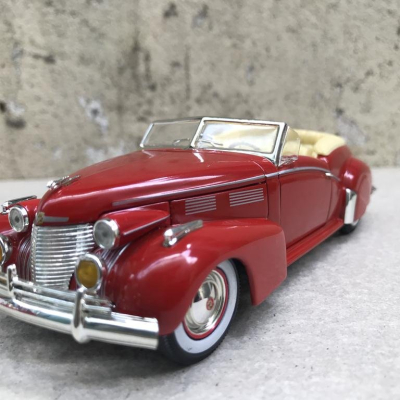 Mô hình xe cổ Cadillac Series 62 1940 tỷ lệ 1:32