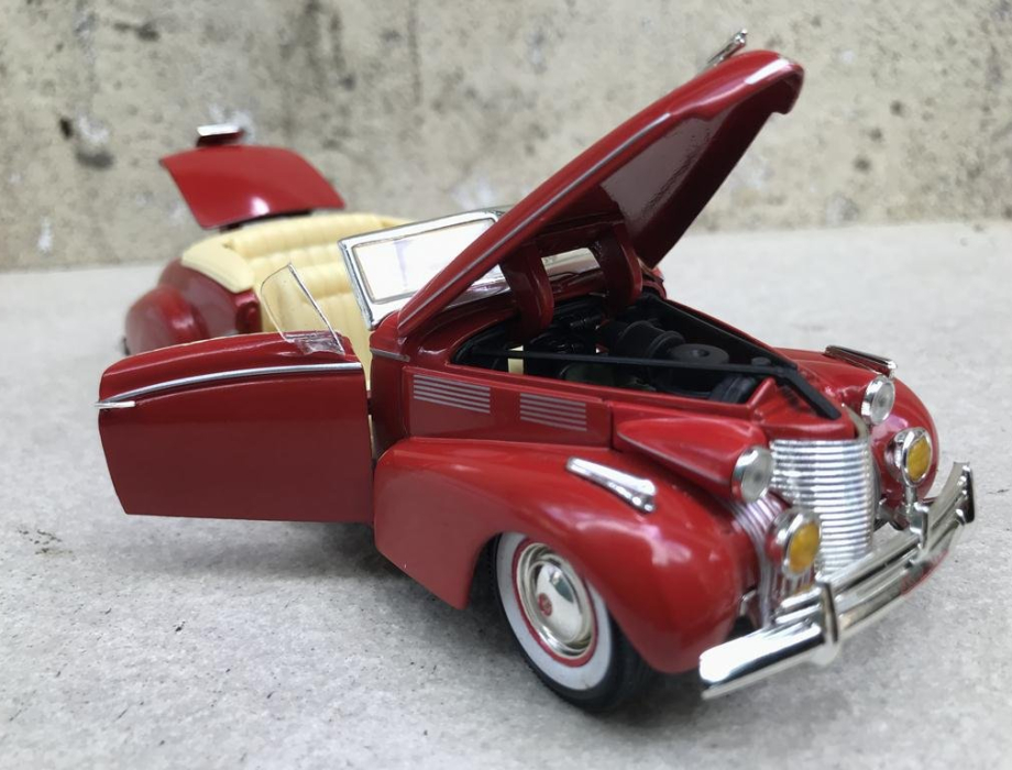 Mô hình xe cổ Cadillac Series 62 1940 tỷ lệ 1:32 Mô hình xe cổ Cadillac Series 62 1940 tỷ lệ 1:32