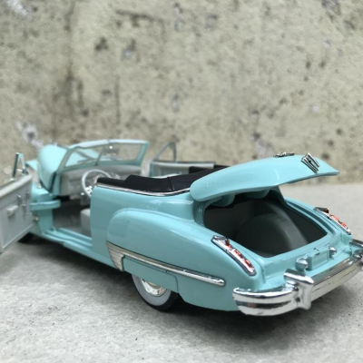 Mô hình xe cổ Cadillac Series 62 1947  tỷ lệ 1:32