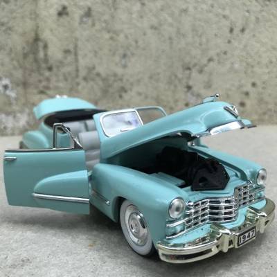 Mô hình xe cổ Cadillac Series 62 1947  tỷ lệ 1:32