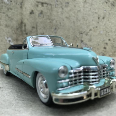 Mô hình xe cổ Cadillac Series 62 1947  tỷ lệ 1:32