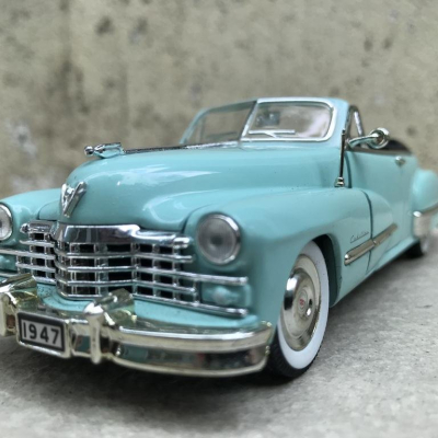 Mô hình xe cổ Cadillac Series 62 1947  tỷ lệ 1:32