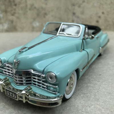 Mô hình xe cổ Cadillac Series 62 1947  tỷ lệ 1:32