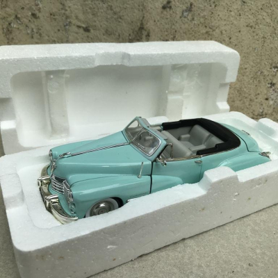 Mô hình xe cổ Cadillac Series 62 1947  tỷ lệ 1:32