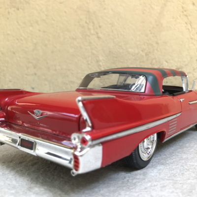Mô hình xe cổ CADILLAC SERIES 62 1958 tỷ lệ 1:24