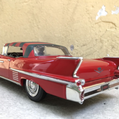 Mô hình xe cổ CADILLAC SERIES 62 1958 tỷ lệ 1:24