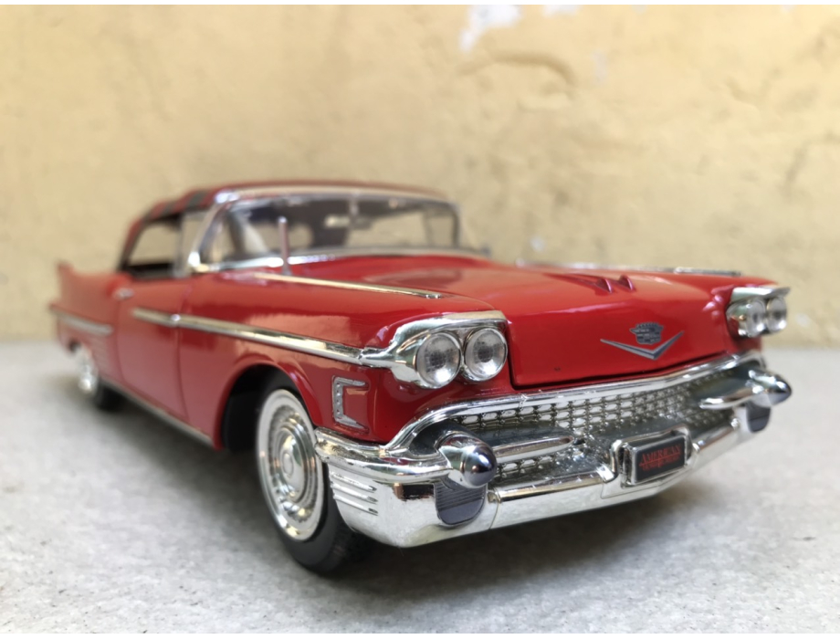 Mô hình xe cổ CADILLAC SERIES 62 1958 tỷ lệ 1:24 Mô hình xe cổ CADILLAC SERIES 62 1958 tỷ lệ 1:24