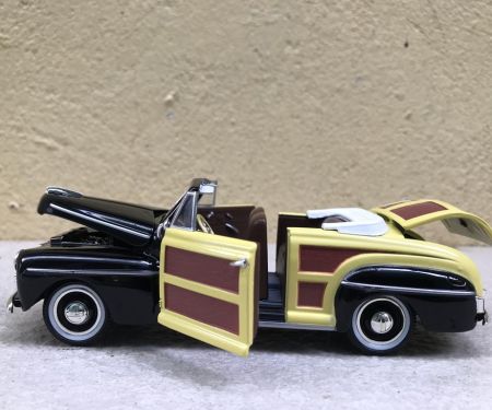 ​Mô hình xe cổ Chevy Bel Air 1955 tỷ lệ 1:32