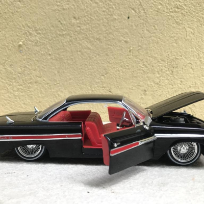 Mô hình xe cổ Chevy IMPALA 1961  tỷ lệ 1:24