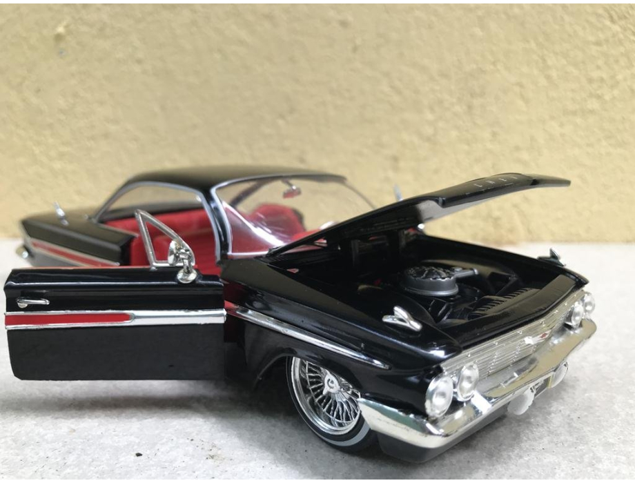 Mô hình xe cổ Chevy IMPALA 1961 tỷ lệ 1:24 Mô hình xe cổ Chevy IMPALA 1961 tỷ lệ 1:24