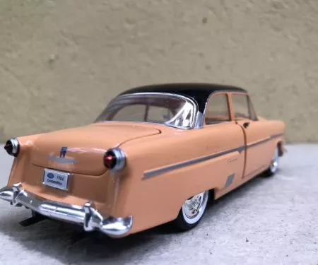 ​Mô hình xe cổ Ford Customline Tudor 1954 tỷ lệ 1:32