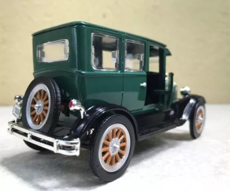 ​Mô hình xe cổ Ford Fordor 1926 tỷ lệ 1:32