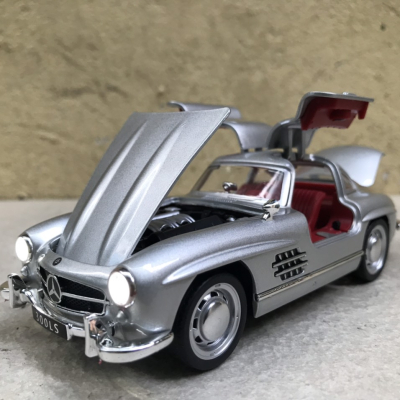 ​Mô hình xe cổ Mercedes-Benz 300SL 1954 tỷ lệ 1:32