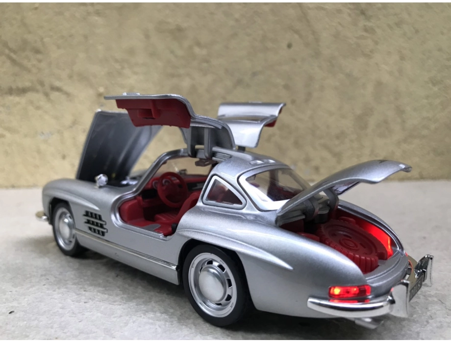 ​Mô hình xe cổ Mercedes-Benz 300SL 1954 tỷ lệ 1:32