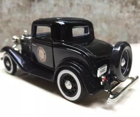 ​Mô hình xe FORD Model T Coupe 1932 tỷ lệ 1:32