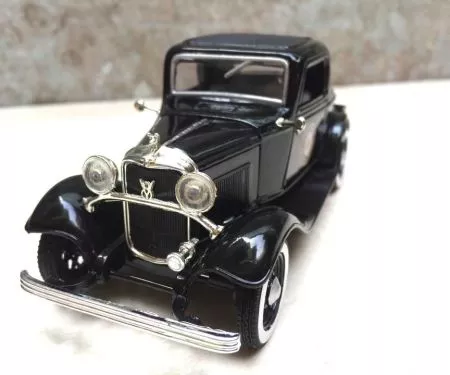 ​Mô hình xe FORD Model T Coupe 1932 tỷ lệ 1:32