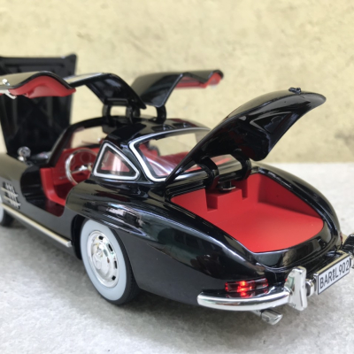 Mô hình xe Mercedes-Benz 300SL tỷ lệ 1:24