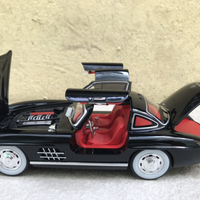 Mô hình xe Mercedes-Benz 300SL tỷ lệ 1:24