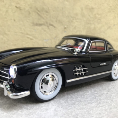 Mô hình xe Mercedes-Benz 300SL tỷ lệ 1:24